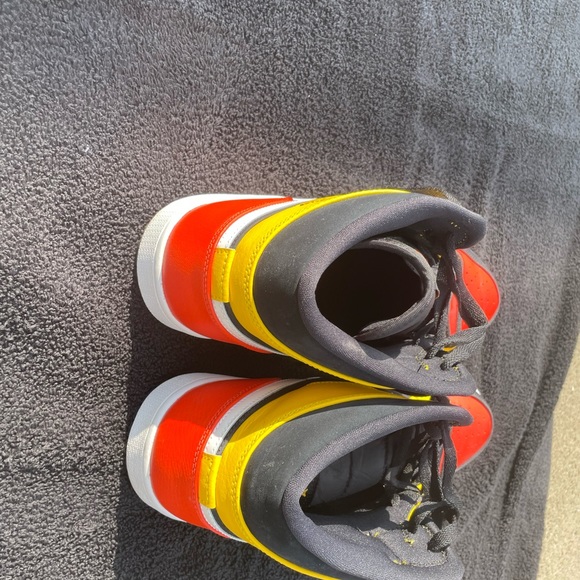 Jordan 1 men size 14 orange/black. - Picture 4 of 5